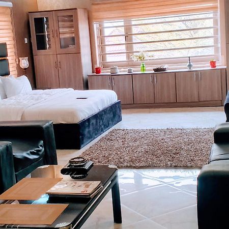 Hotel Nuit De Paris à Abuja Extérieur photo