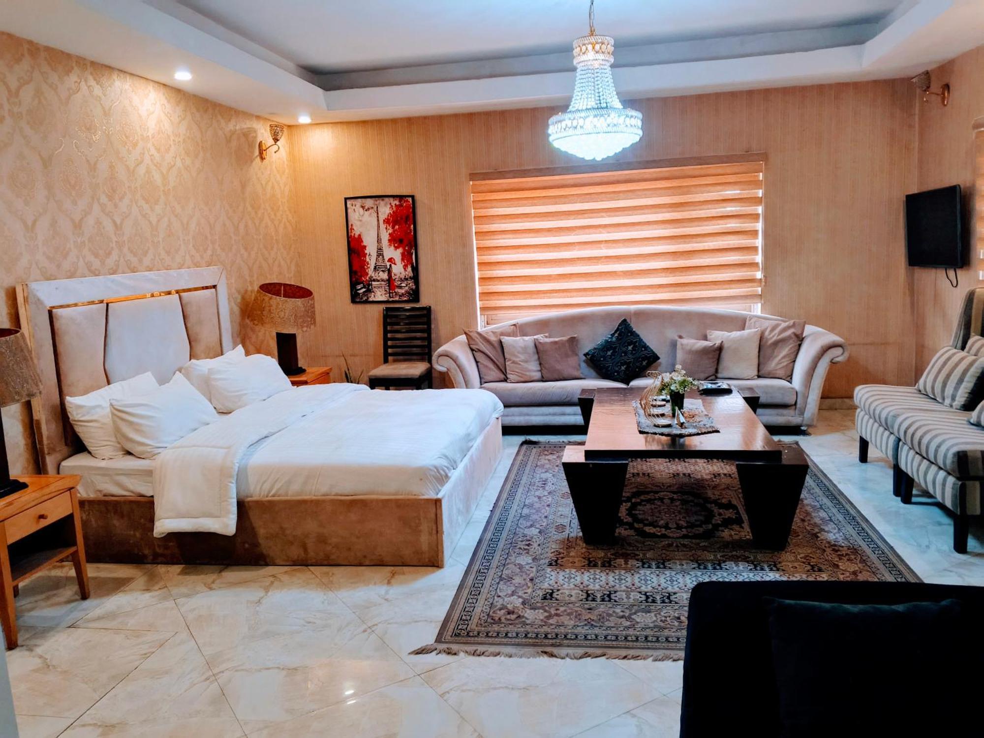 Hotel Nuit De Paris à Abuja Extérieur photo