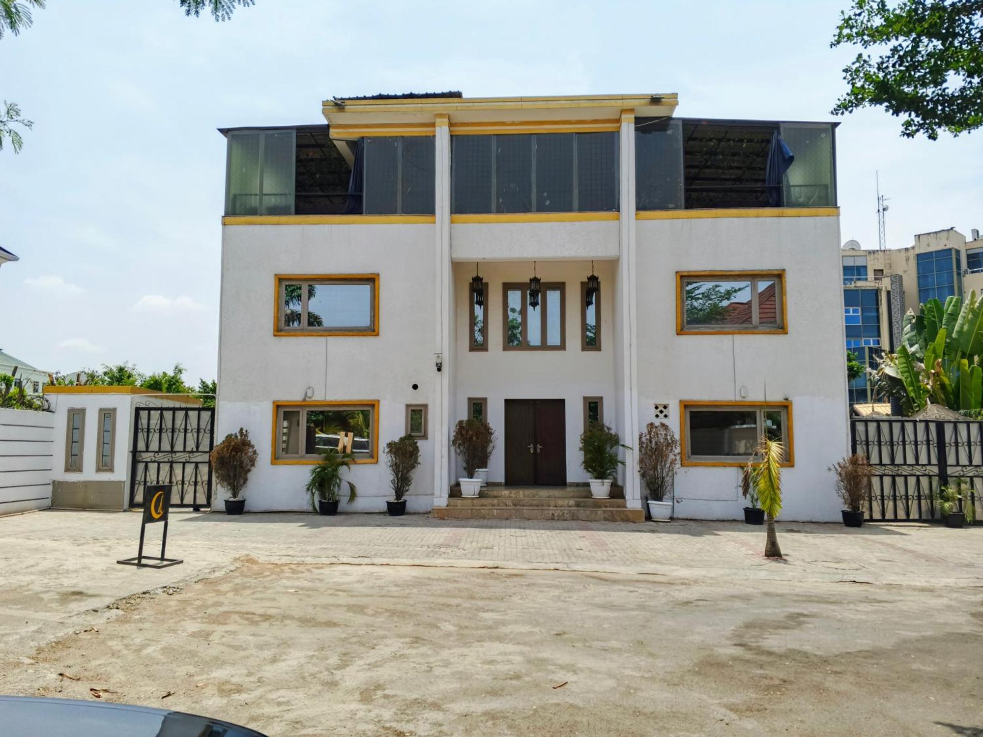 Hotel Nuit De Paris à Abuja Extérieur photo