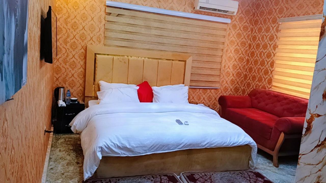 Hotel Nuit De Paris à Abuja Extérieur photo