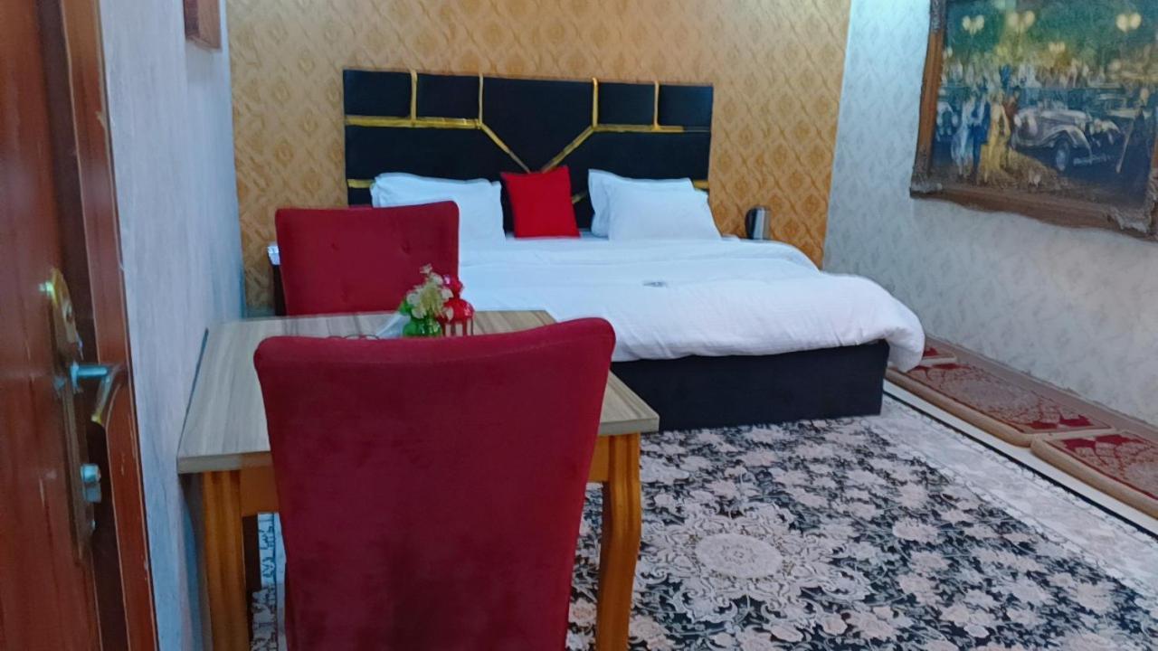 Hotel Nuit De Paris à Abuja Extérieur photo