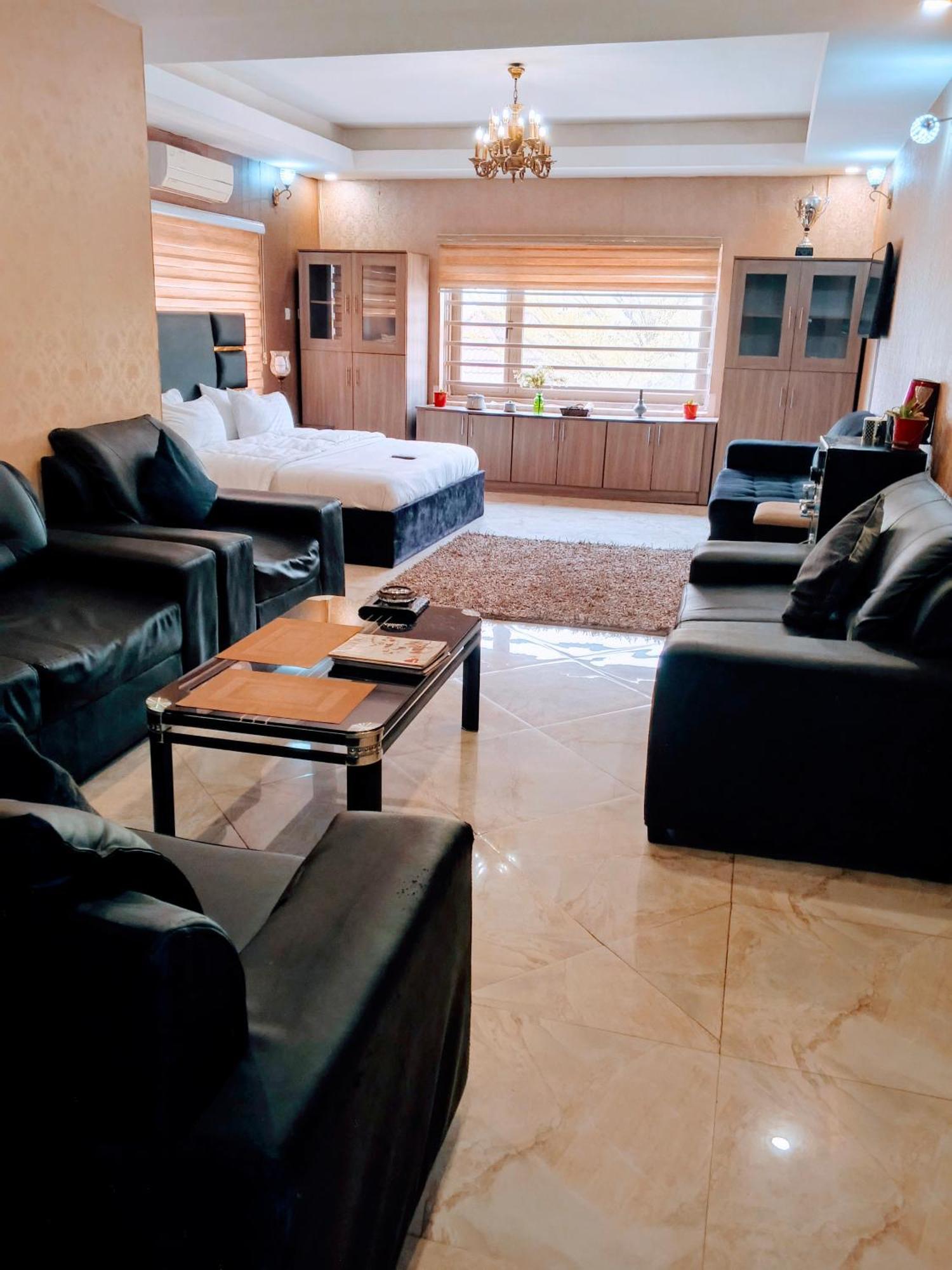 Hotel Nuit De Paris à Abuja Extérieur photo