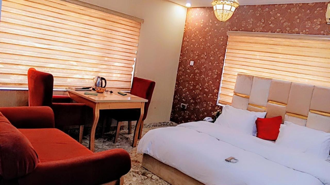 Hotel Nuit De Paris à Abuja Extérieur photo