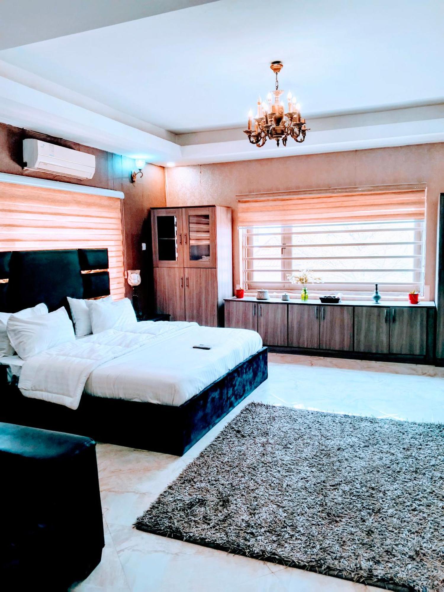 Hotel Nuit De Paris à Abuja Extérieur photo