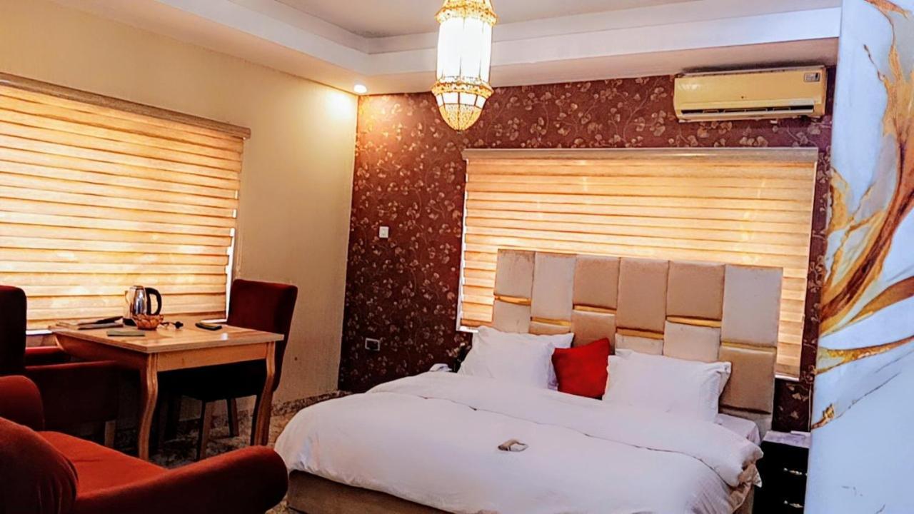 Hotel Nuit De Paris à Abuja Extérieur photo