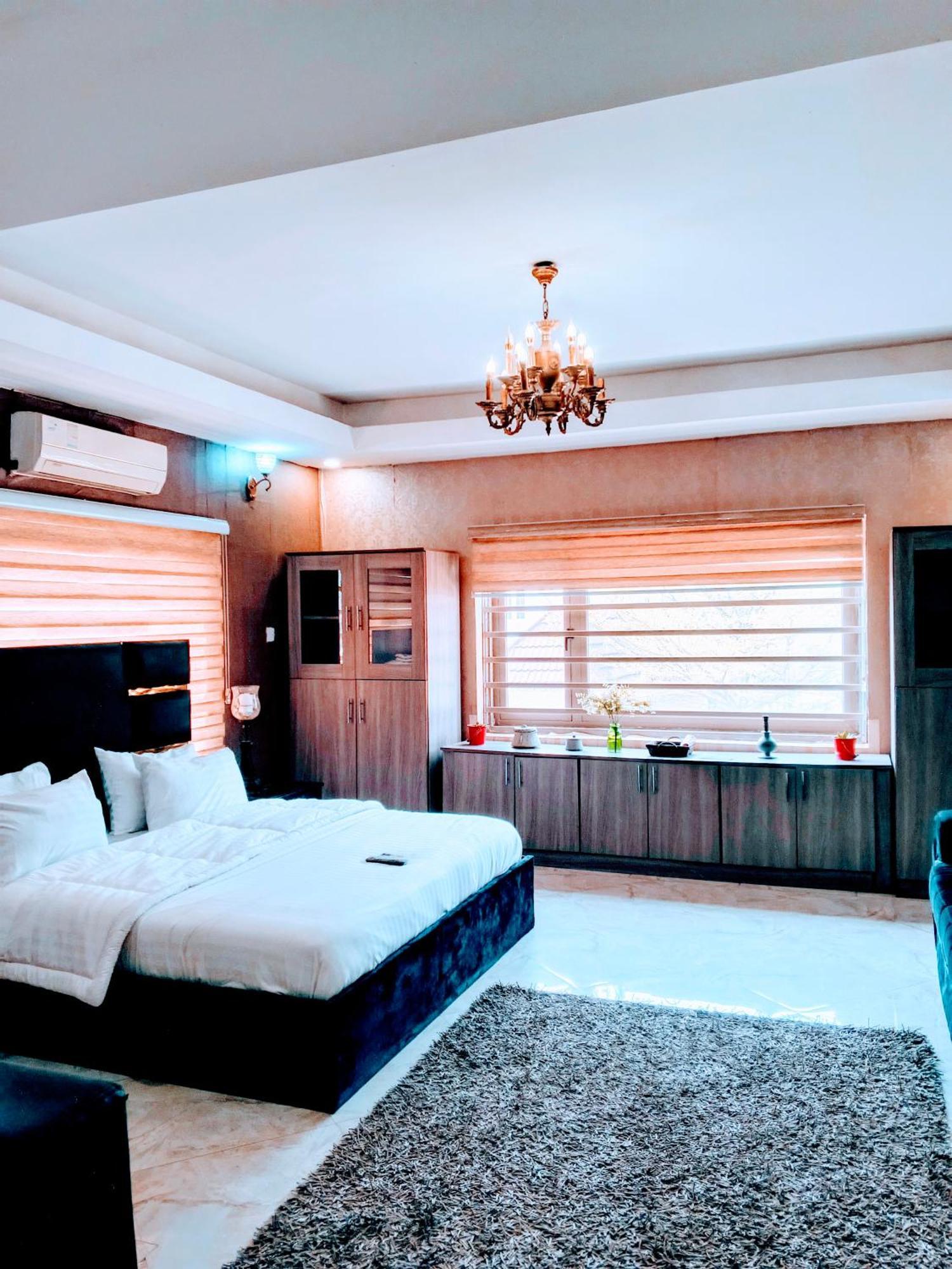 Hotel Nuit De Paris à Abuja Extérieur photo